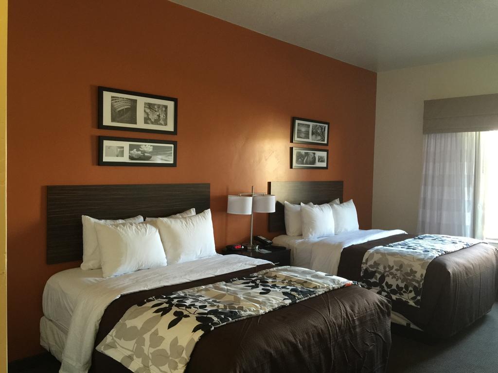 Hotel Sleep & At Powell 2*
